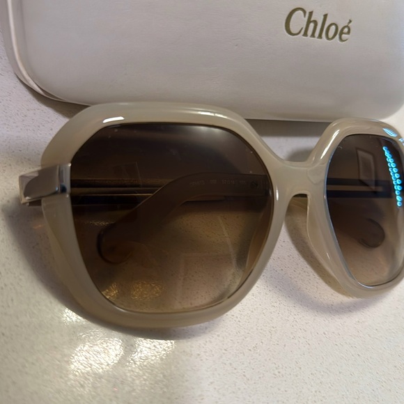 Chloe Sunglasses - Picture 2 of 9
